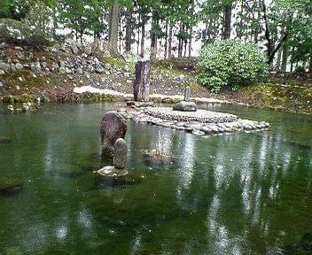 秋田県　唐松神社内